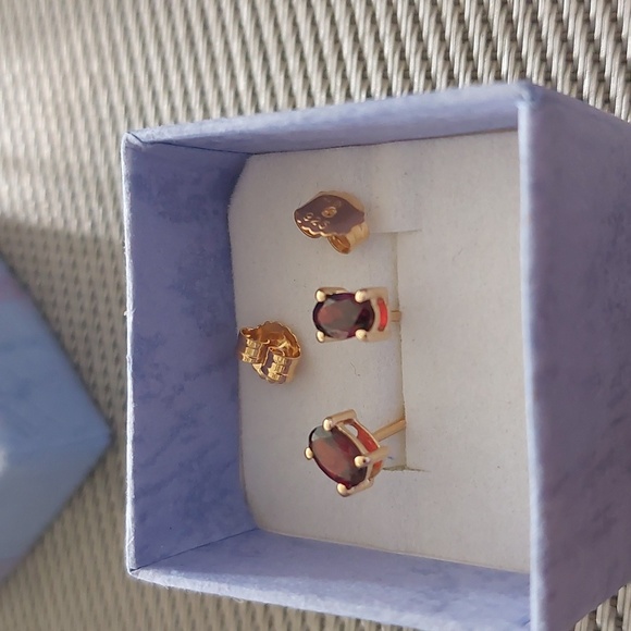 18K Yellow Gold Plated Genuine Garnet Earrings  1.02 Carat - Picture 1 of 8
